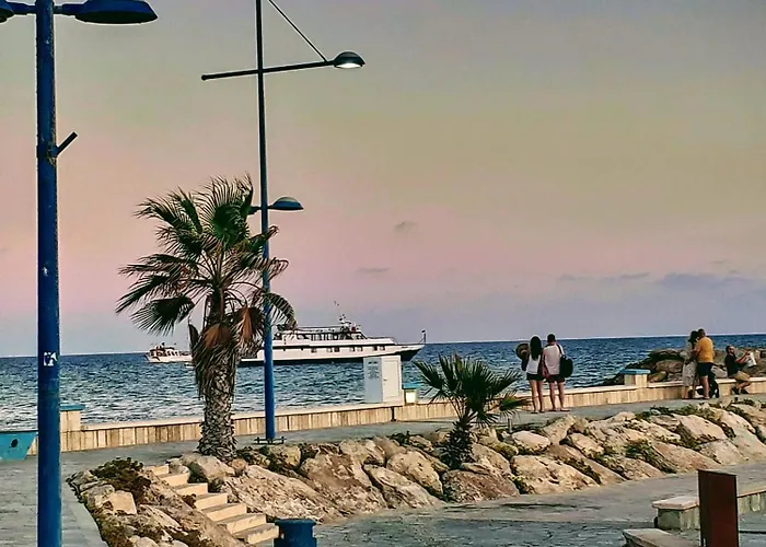 Chris - In Paralimni, Agia Napa * 파라림니