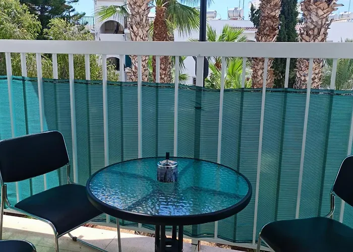 Chris - In Paralimni, Agia Napa 파라림니